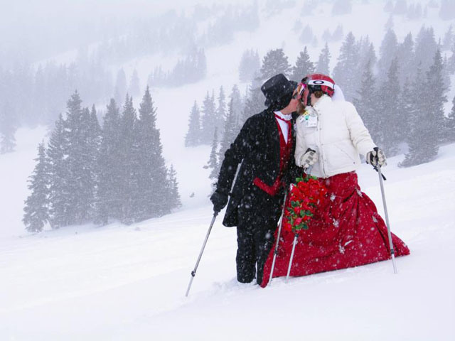 two skiers kissing